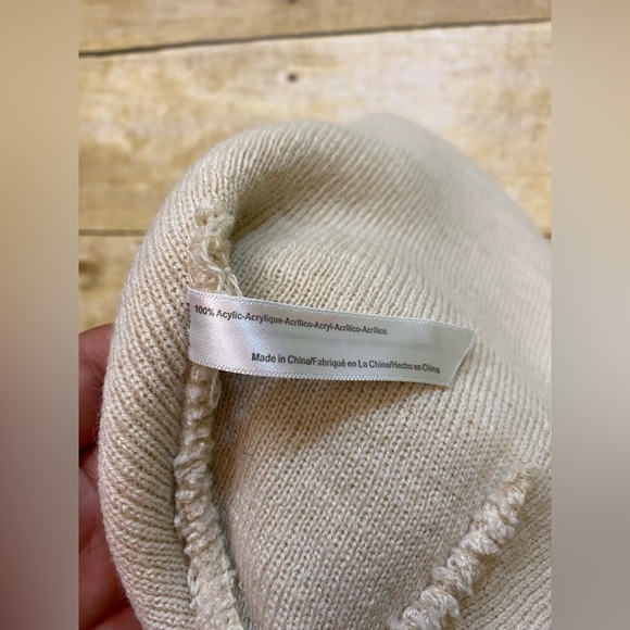 NWOT Urban Outfitters Iconic Butterfly Beanie - Picture 6 of 7